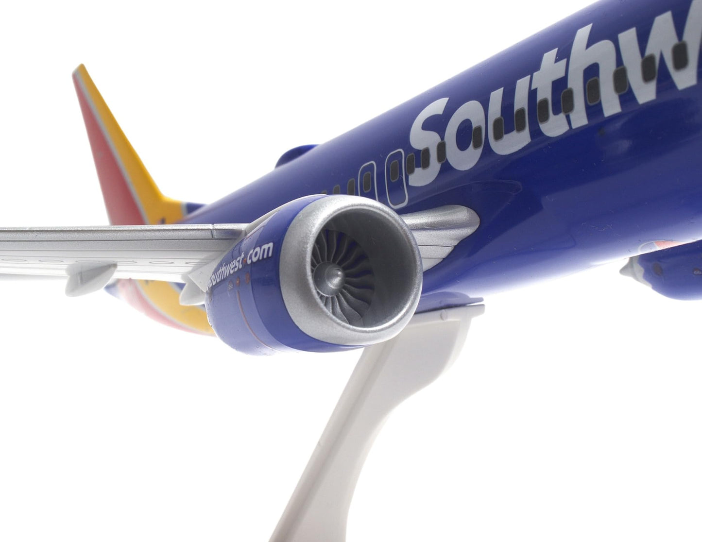 Daron Skymarks Southwest Airlines Boeing 737 MAX 8 1:130 Scale Model with Wi-Fi Dome and Stand