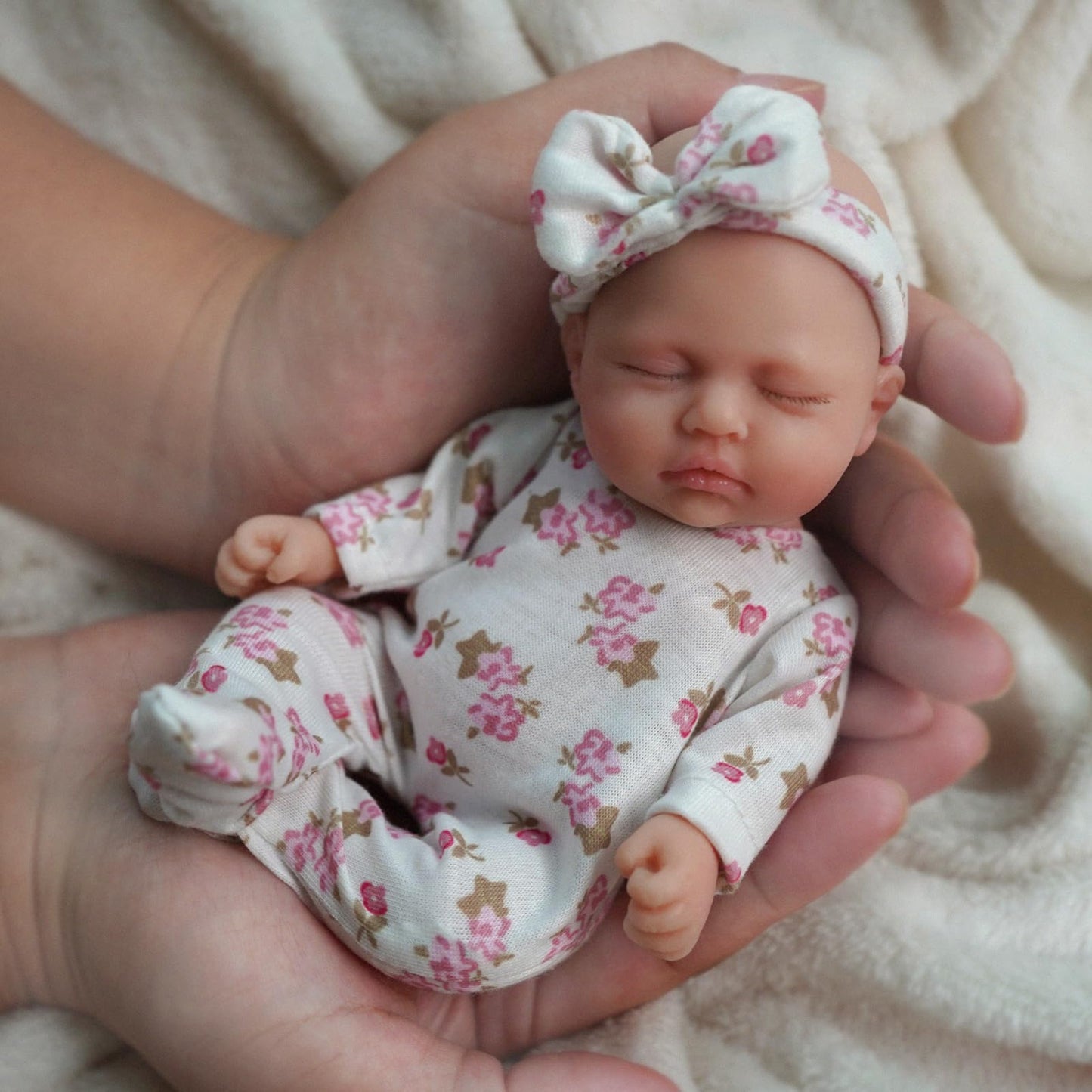 MYREBABY 7 Inch Reborn Baby Doll , Silicone Doll Girl Betty, Mini Realistic Newborn Baby Dolls Silicone Full Body with Feeding Accessories