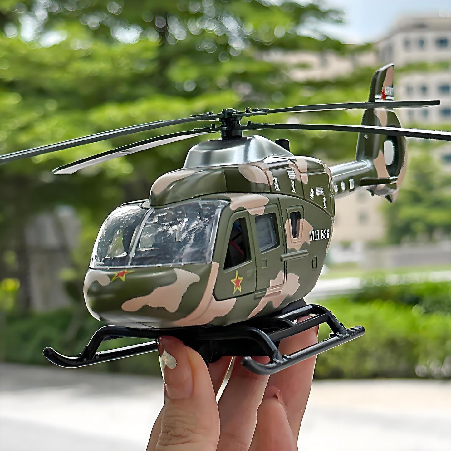 NOVAFUSION Kids Helicopter Toy Diecast Military Helicopter Model Kit,Pull Back Toy Helicopters with Lights and Sound,Toy Airplane with Rotatable Propeller,Helicopters Toys for Boys Age 4-7(ArmyGreen)