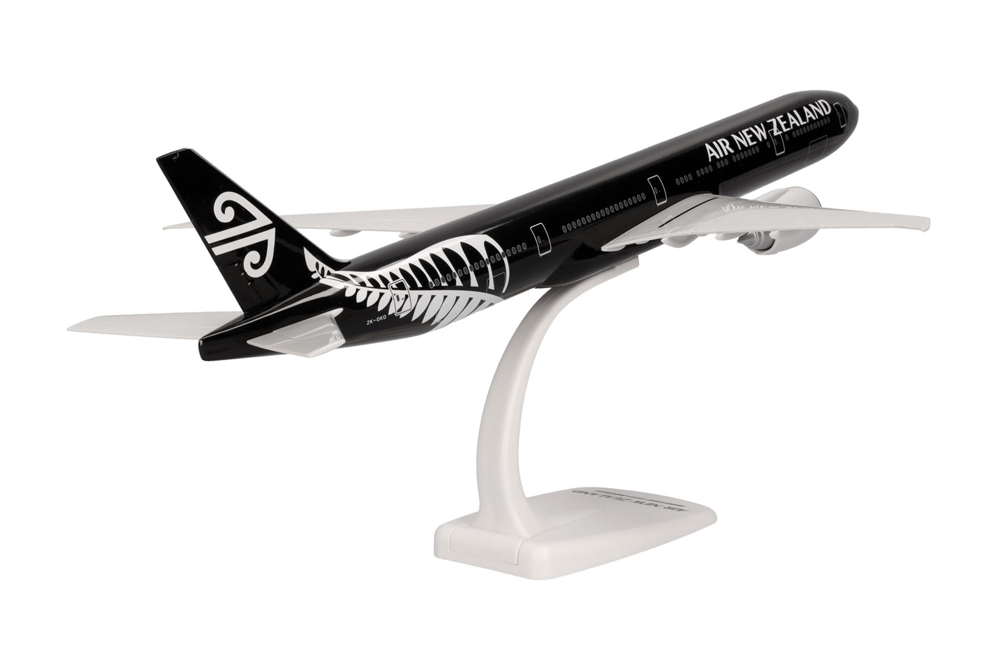 Herpa Snap-fit Airplane Model Boeing 777-300ER Air New Zealand on Scale of 1:200, Plastic Miniature with pedastal, Model Building, Collectors Edition