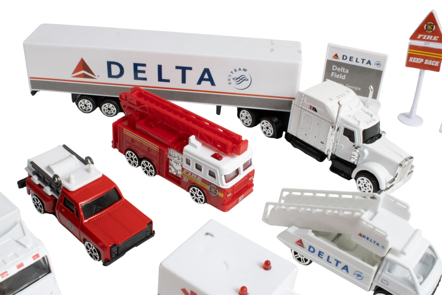Daron Delta Airport 25-Piece Die-Cast Metal and Plastic Airplanes, Vehicles, and Accessories Playset Toy and Collectible for Ages 3+