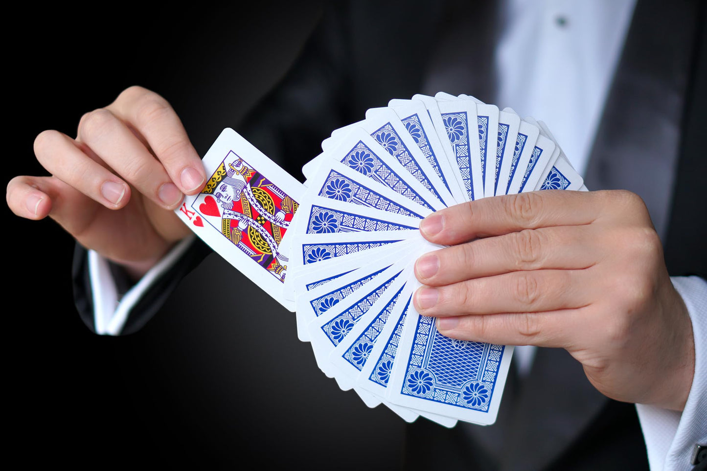 Marvin's Magic - Signature Deluxe Box of Tricks | Executive Set of Magic Tricks | Magic Set for Beginner and Experienced Magicians | Magician Supplies Include Mystical Magic Cards, Dynamic Coins