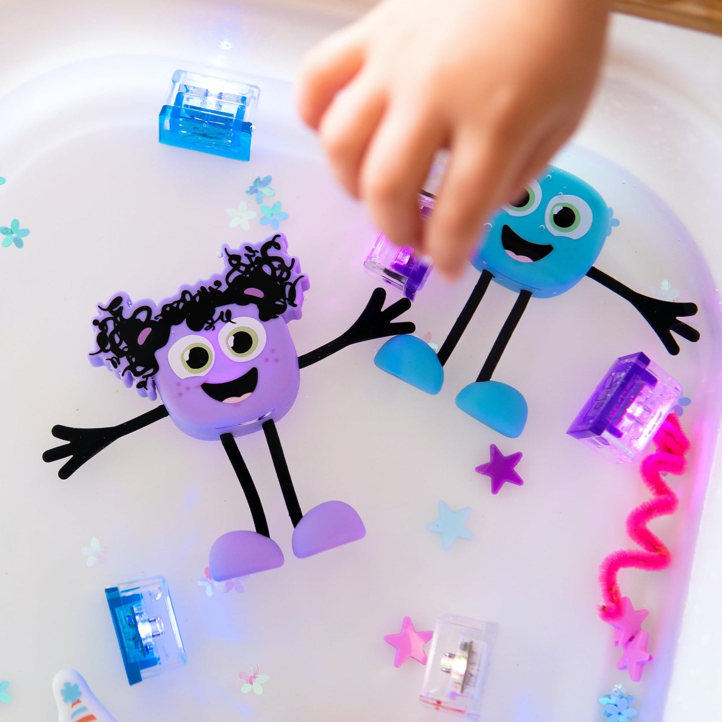 Glo Pals Water Activated Light-Up Sensory Bath Toy Character and Cubes for Bathtime and Sensory Play, Character and Pack of 6 Cubes, Blair
