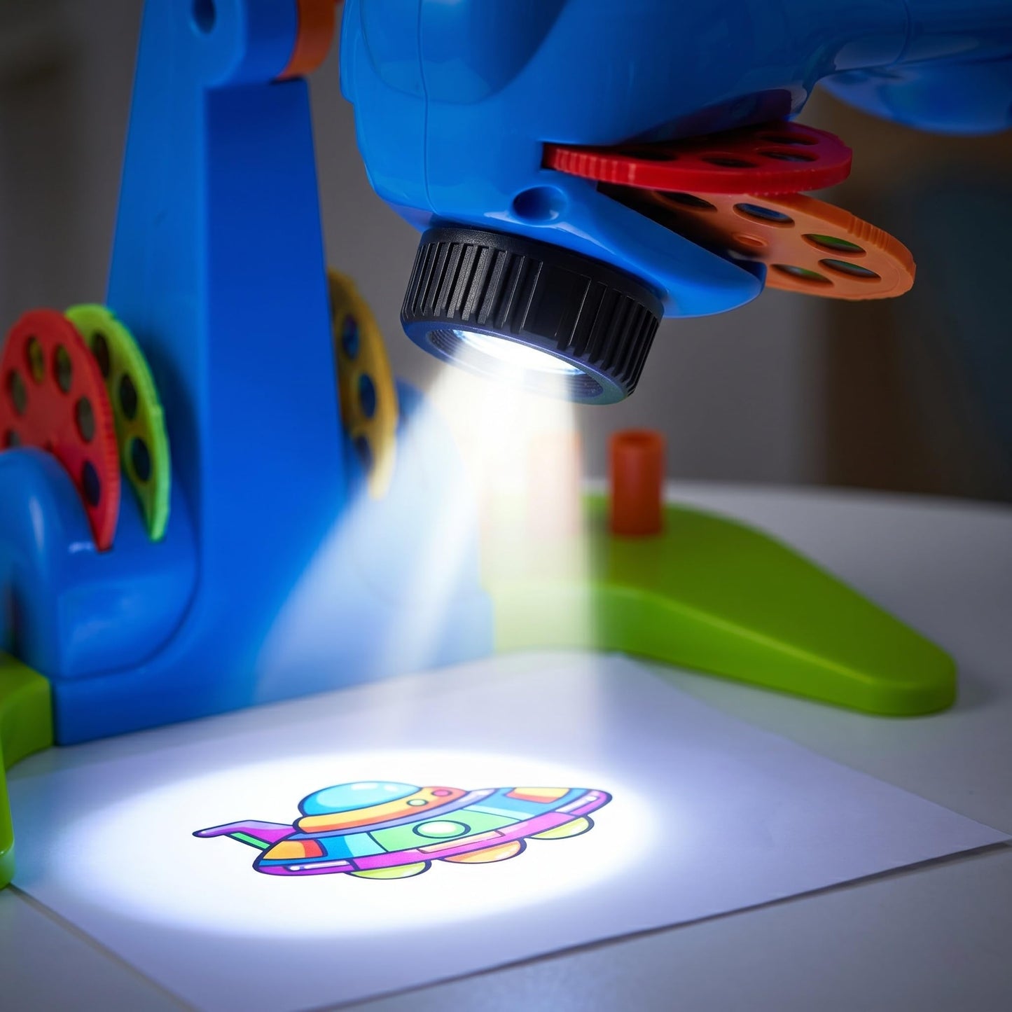 LEERFEI Drawing Projector for Kids–Adjustable Preschool Art Tracing Kit, 4 Discs (32 Diverse Cartoon Patterns), 12 Watercolor pens & 1 Paper Pad. Play-Based Learning Toy for Boys & Girls Ages 3+