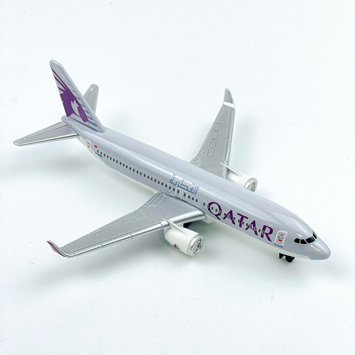 AVIAMUSE Qatar Model Airplane, Single Plane Die-cast Model Planes Aircraft Suitable for Collection & Christmas, Birthday Gifts