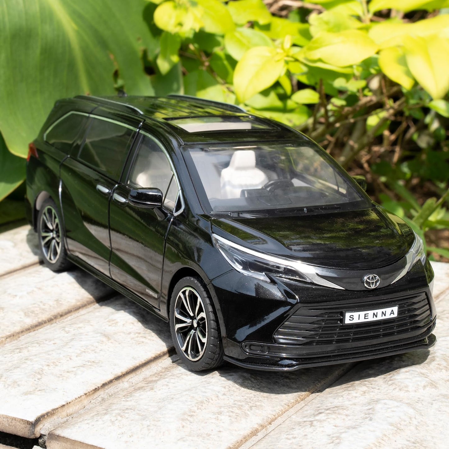 BDTCTK 1:24 Compatible for Sienna MPV Car Model, Pull Back Diecast Toy Car with Sounds＆Lights for Kids Boys Girls and Adults, Gift Black.